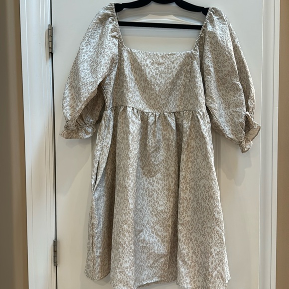 Elegant Cream Floral Women's Dress ⭐️ - Picture 3 of 6